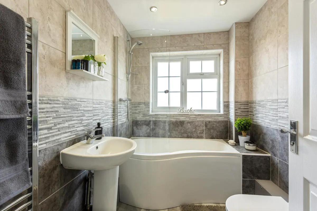 Bright & Spacious With Garden & Parking Nottingham Exteriör bild