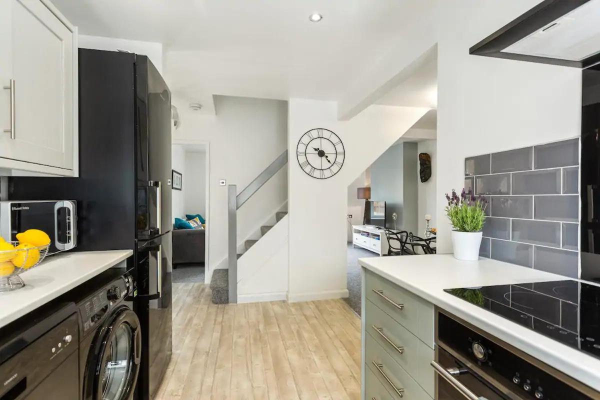 Bright & Spacious With Garden & Parking Nottingham Exteriör bild